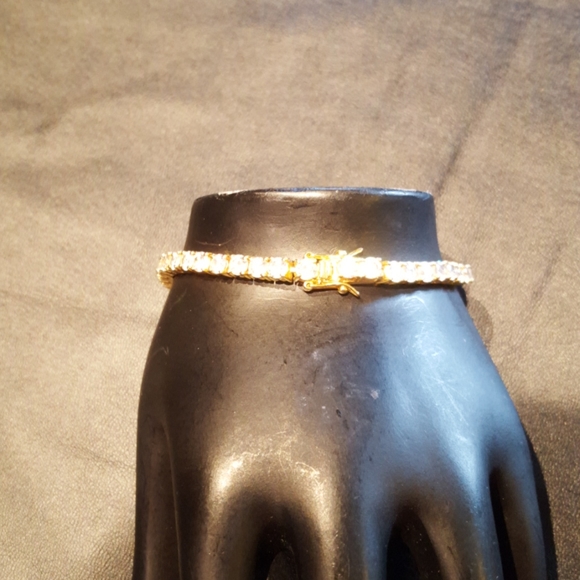 Tennis Bracelet, EUC - Picture 7 of 7